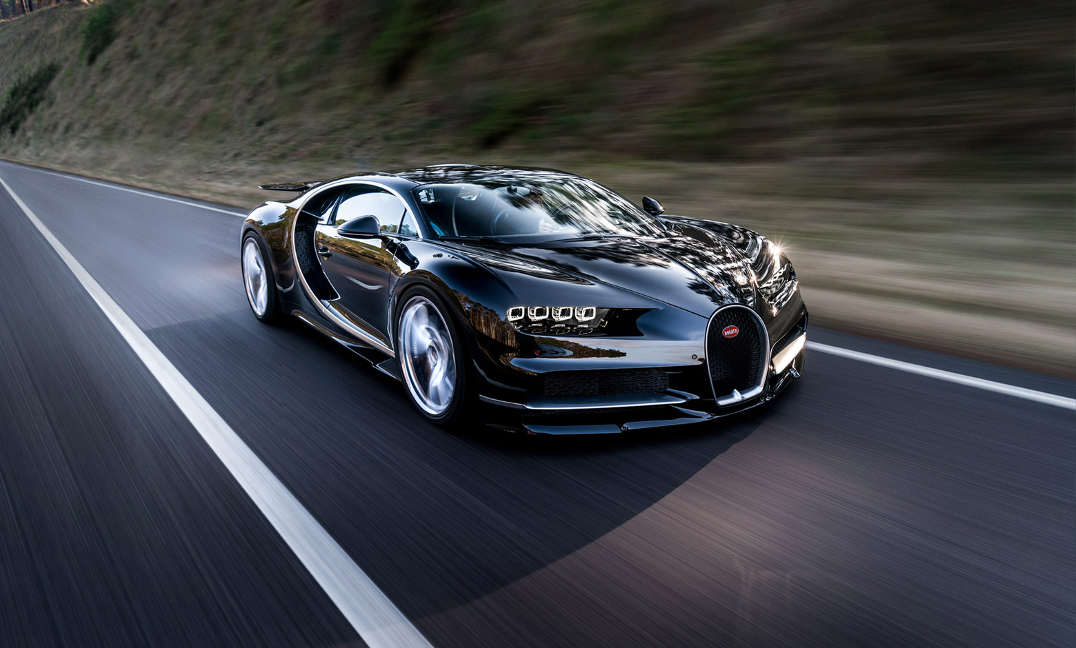 Bugatti Chiron: Bugatti Chiron là một trong những loại siêu xe hạng sang đắt giá nhất thế giới. Với tốc độ tối đa 490 km/h, nó không chỉ là một biểu tượng của sự sang trọng, mà còn là sự kết hợp giữa tốc độ và sức mạnh. Hãy cùng chiêm ngưỡng những hình ảnh đẹp nhất về Bugatti Chiron và cảm nhận cảm giác thăng hoa của tốc độ. Translation: Bugatti Chiron is one of the world\'s most expensive luxury supercars. With a maximum speed of 490 km/h, it\'s not only a symbol of luxury but also a combination of speed and power. Let\'s admire the most beautiful pictures of Bugatti Chiron and feel the exhilaration of speed.